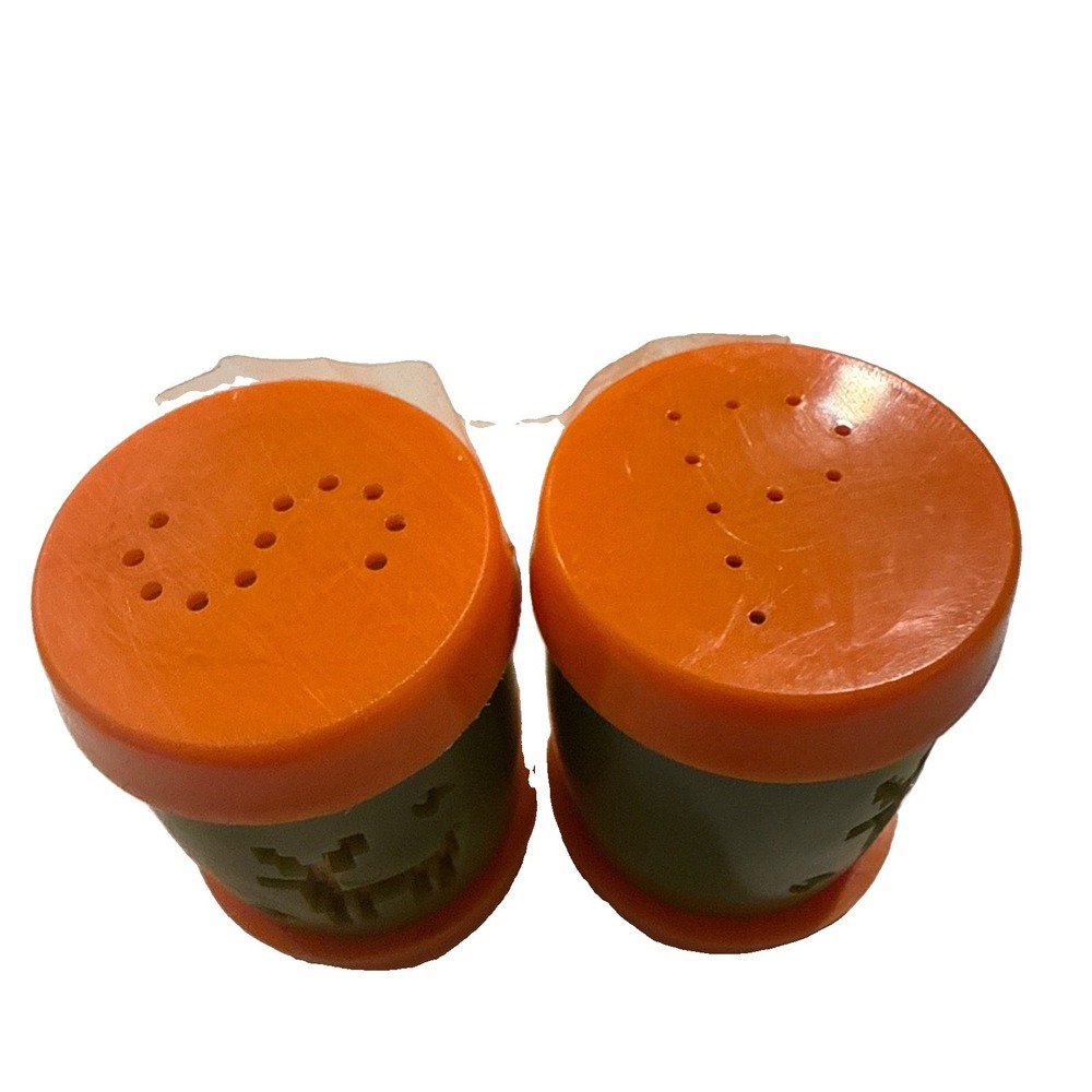 St. Labre Indian School in Montana Vintage 1960's Salt & Pepper Shaker Set - Picture 2 of 2